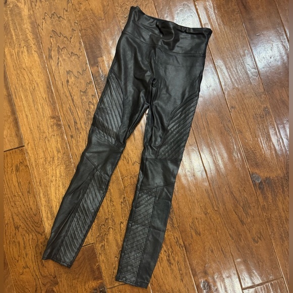 SPANX Pants - SPANX Black Faux Leather moto leggings, size XS petite